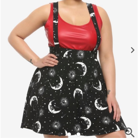 Half moon skirt with suspenders - Picture 2 of 3